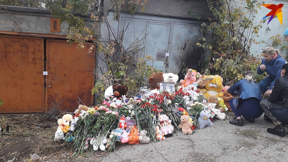 В гаражах вырос стихийный мемориал Фото: Дарья Вострикова