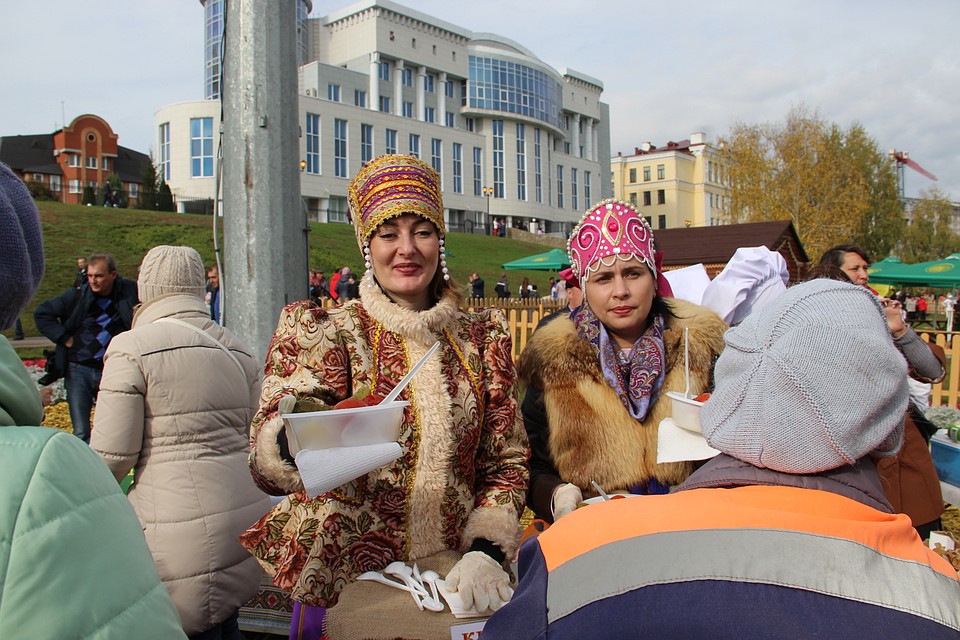Голодным на празднике никто не остался Фото: Татьяна ЧЕРНЫШЕВА