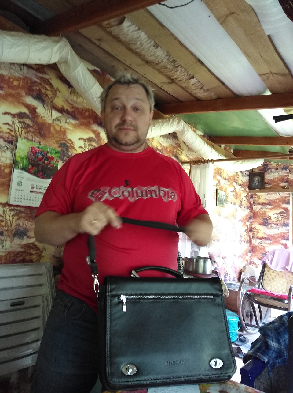 Максим Тихонов, предприимчивый домостроитель. Своих клиентов он в основном кормит завтраками. Фото: Алексей ОВЧИННИКОВ