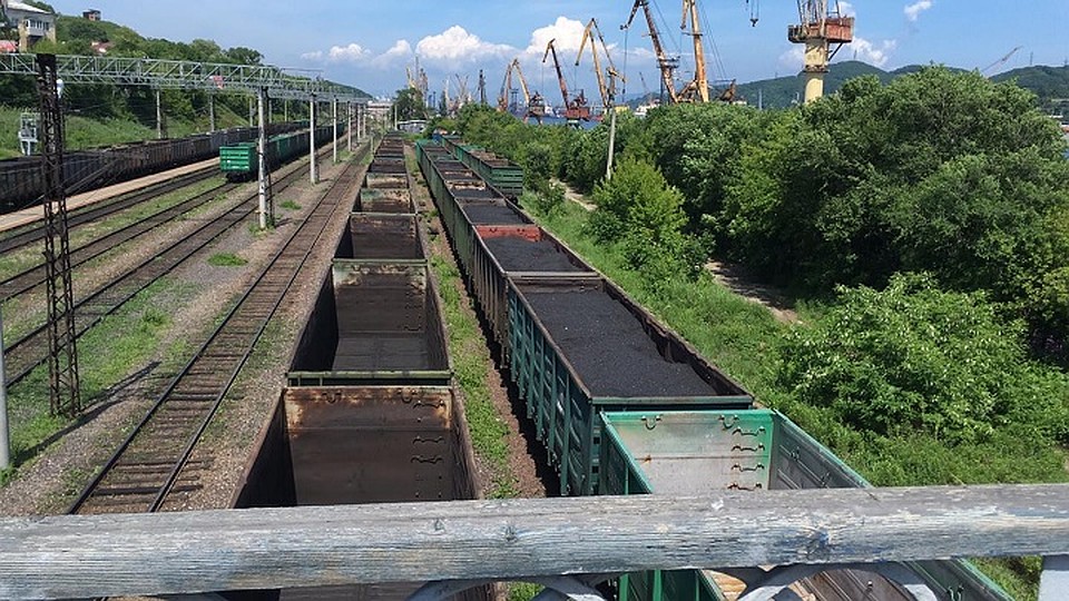 Ежегодно в порту переваливают десятки тысяч тонн угля. Фото: предоставлено местными жителями