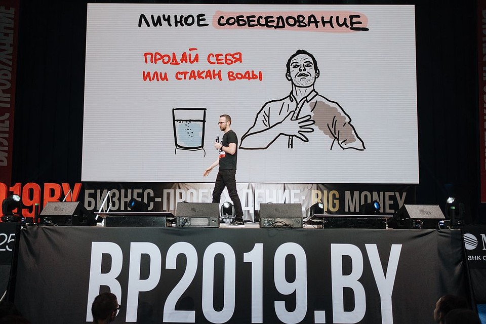 Первому выступающему было труднее всех, но Михаил Гребенюк смог увлечь аудиторию своим кейсом.