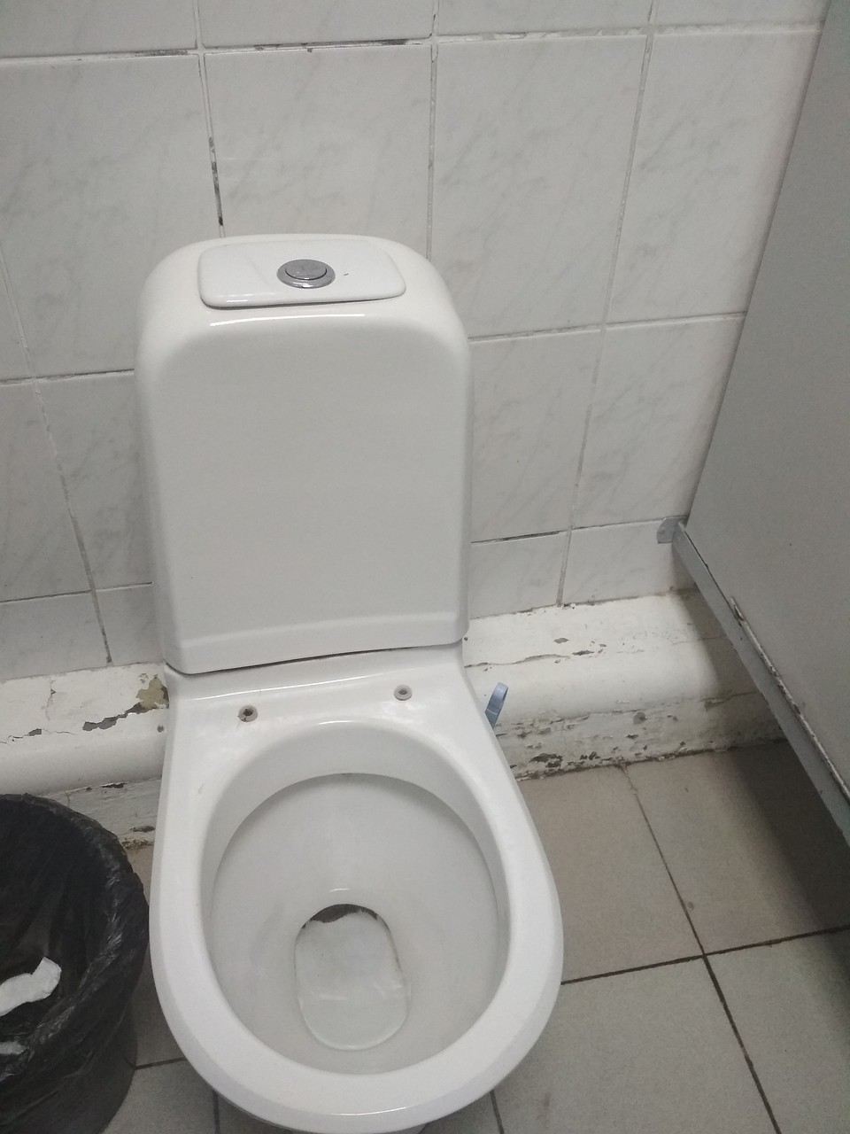 Канализация в ТЦ работает