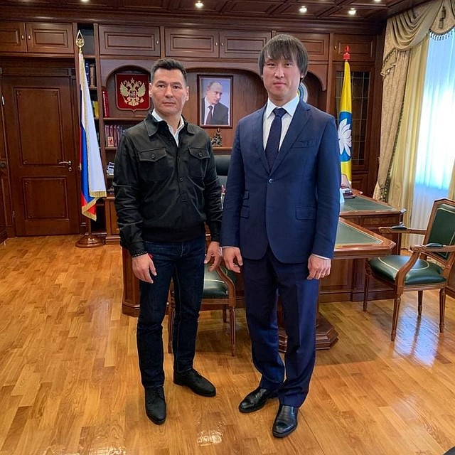 Бату Хасиков уверен, что Тарбаев справится с возложенными на него задачами. Фото: Instagram Бату Хасикова.