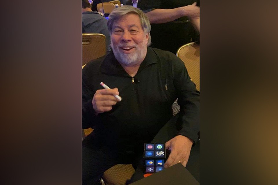 Знаменитый инженер признался, что WOWCube - самая невероятная вещь, которую он видел. Фото: Личная страничка героя публикации в соцсети