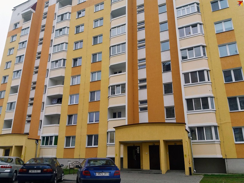 Новостройка в Лунинце, где произошла трагедия. Фото: Оксана БРОВАЧ