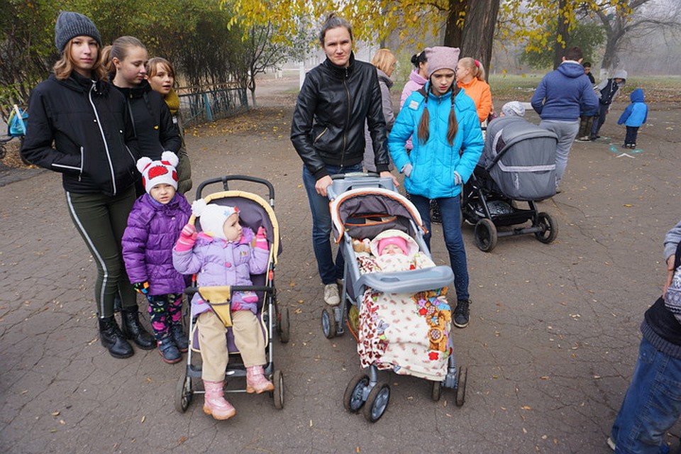 В прифронтовом поселке множество детей. Фото: Юлия АНДРИЕНКО