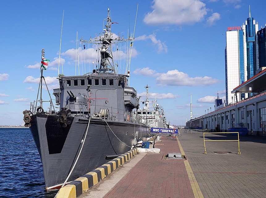 Минный тральщик НАТО "Shkval" на морском вокзале Одессы. Фото Архип Верещагин/ТАСС