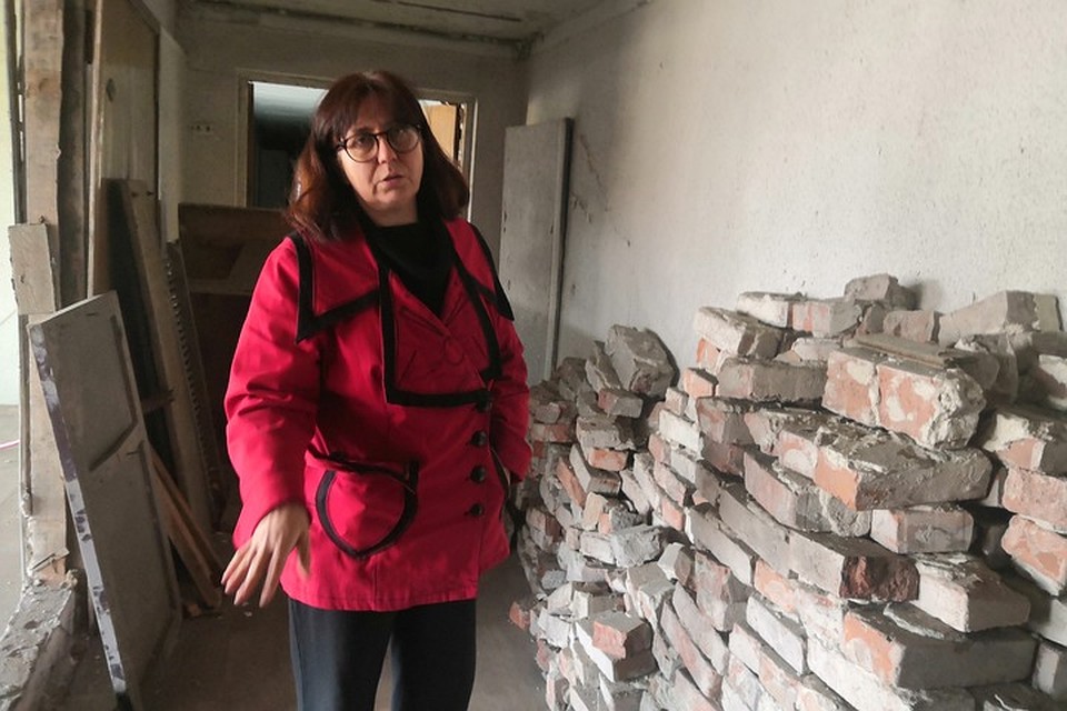 Гелена Ефимова рассказывает о том, что пришлось пережить сотрудникам дворца и благодарит всех дончан за помощь. Фото: Юлия АНДРИЕНКО