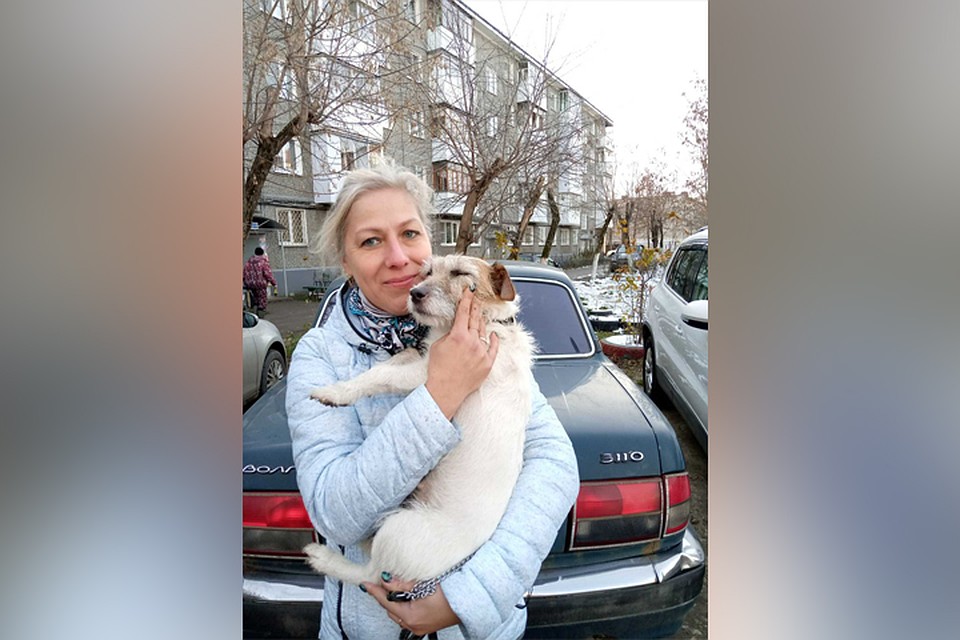 Елена (на фото) нашла девочке джек-рассел-терьеру любящую семью. Фото: СОЦСЕТИ