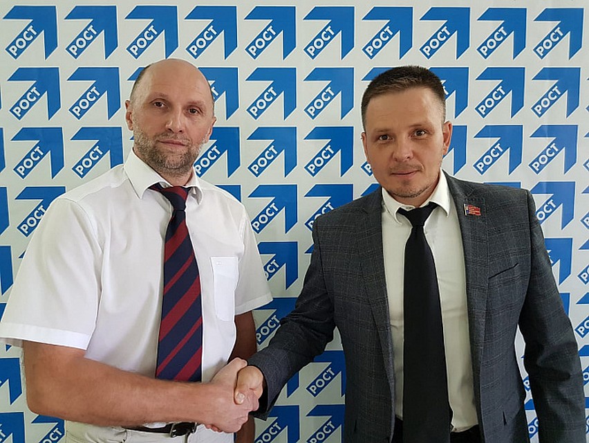 Председатель алтайского реготделения "Партии Роста" Андрей Крылов и Андрей Волков. Фото: rost.ru