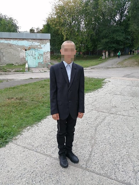 Сыновья помогают маме как могут. Сыновья помогают маме как могут.