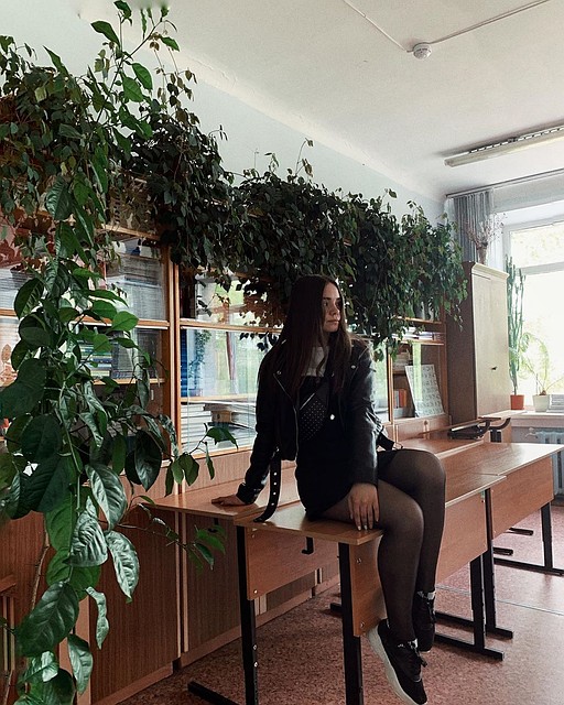 Из школы девушка ушла после девятого класса. Фото: instagram.com