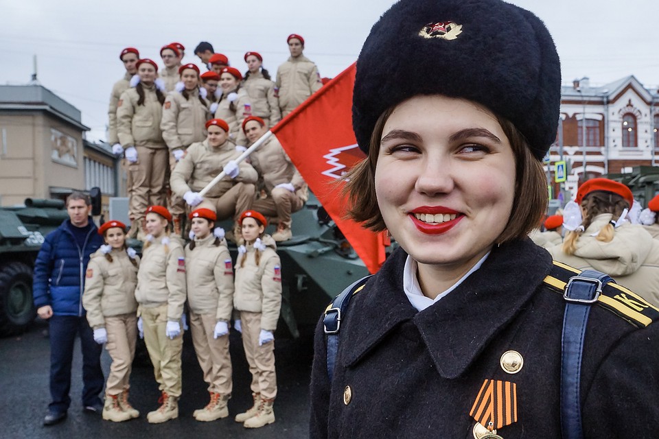 В колоннах и женщины-военнослужащие Фото: Светлана МАКОВЕЕВА