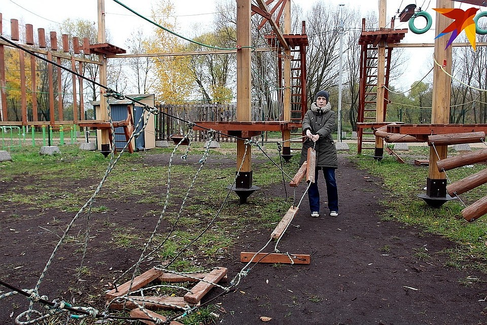 За прохождение одного маршрута по верёвочному городку в парке «Пойма Тьмаки» с вас попросят 200 рублей. Фото: Виктория ТУШКОВА