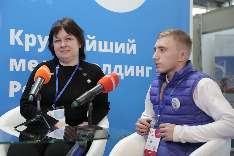 Виктория Порудеева и сотрудник «Трансмашхолдинга» Руслан Лобашев.