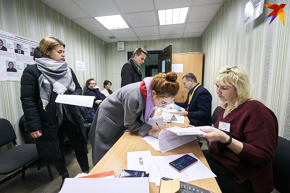 На участках для голосования присутствовали наблюдатели. Фото: Павел МАРТИНЧИК
