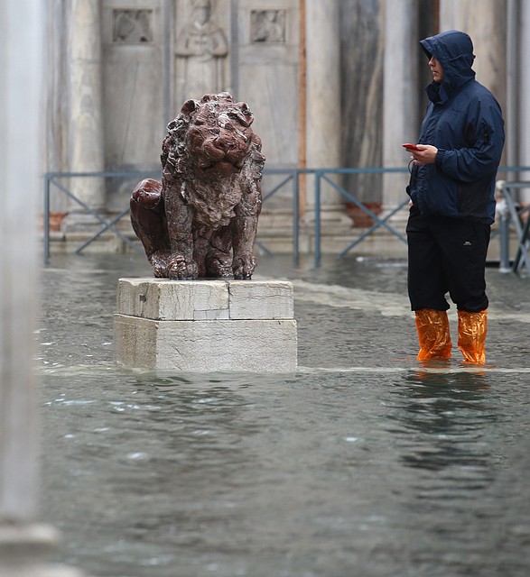 Вода в Венеции поднялась на рекордные 187 см. Фото: GLOBAL LOOK PRESS