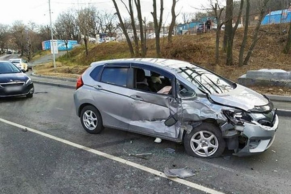 Пострадал экипаж Honda, в машине находился ребенок. Фото:AK_VDK, dps_vl
