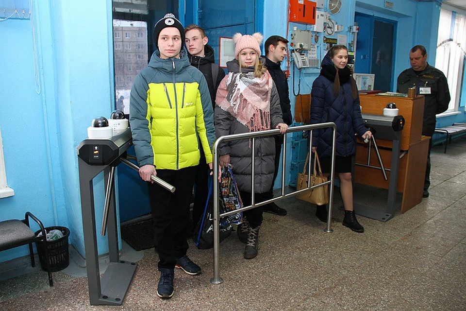 Пилотный проект по внедрению системы распознавания лиц реализуется в школе № 85 Сормовского района. Фото: Роман ИГНАТЬЕВ