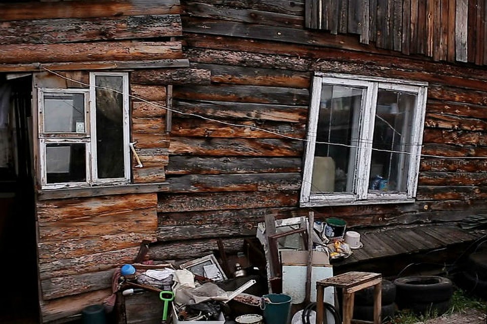 Когда сгорел дом, семейная пара поселилась в бане. Фото: Виктор ГОРЕЛОВ.
