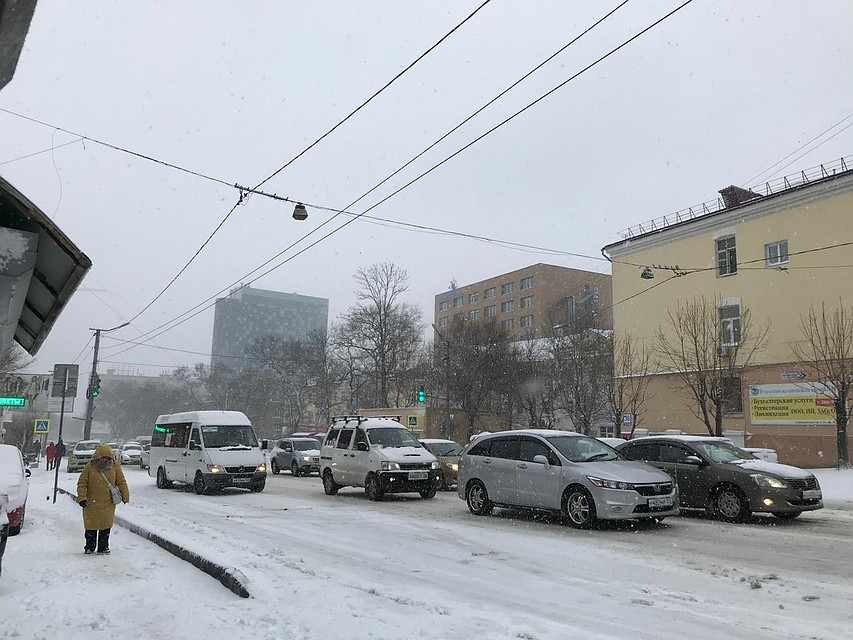Дороги сковали пробки Фото: Анастасия ДОРОЖНЯК
