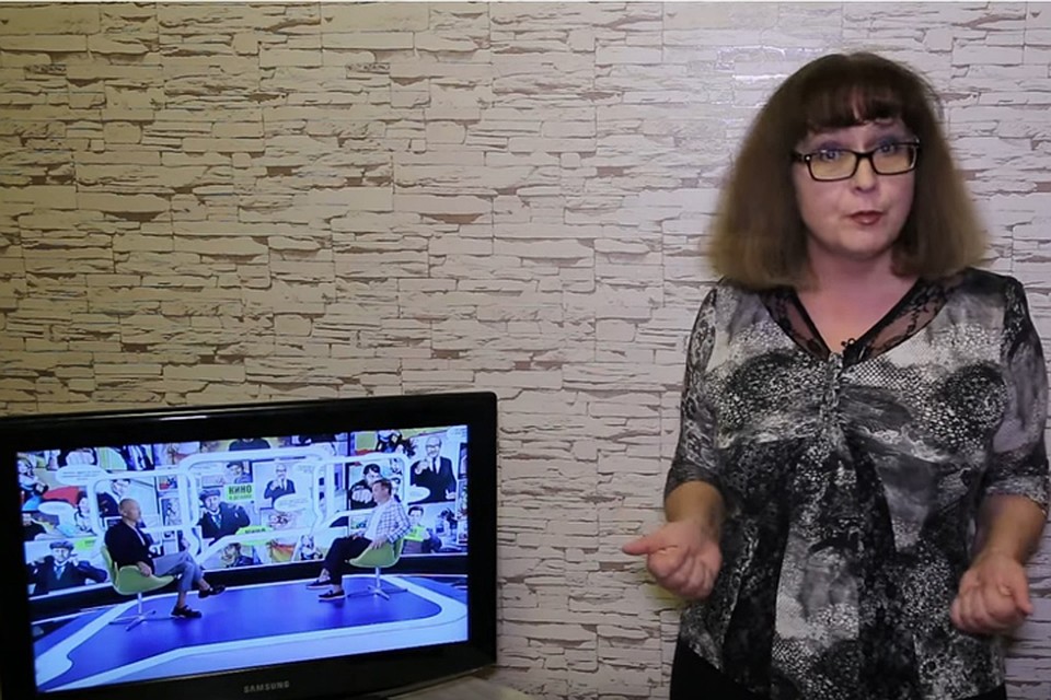 Темой очередного выпуска YouTube-канала «Училка Vs ТВ» стали ударения в именах прилагательных. Фото: Кадр видео