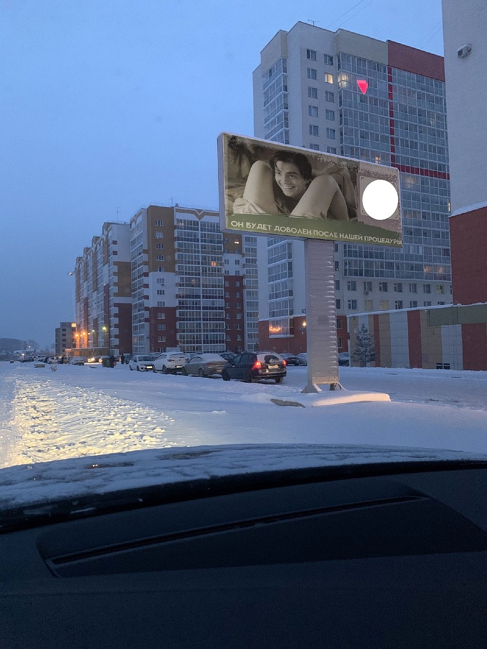 На фото четко обозначено место, где должен находиться этот банер Фото: из открытых источников