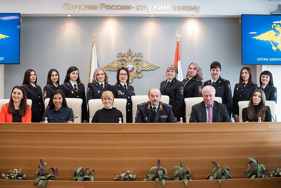 Все красавицы и жюри конкурса Фото: Ксения ТИМОФЕЕВА