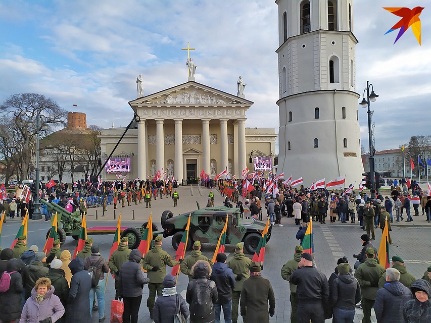 В начале церемонии гробы с останками привезли в Кафедральный собор для прощания. Фото: Дмитрий ЛАСЬКО
