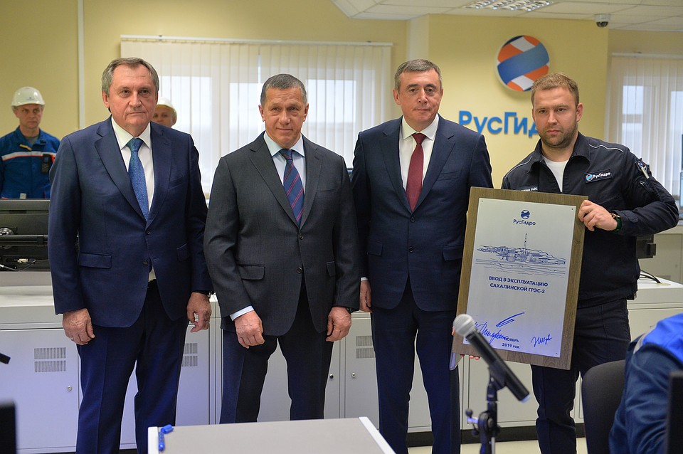 Николай Шульгинов, Юрий Трутнев и Валерий Лимаренко торжественно запустили новую теплоэлектростанцию. Фото: предоставлены РусГидро