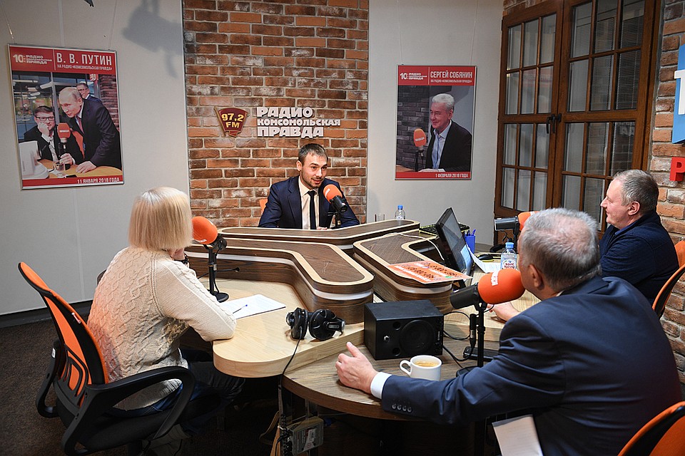 Антон Шипулин в прямом эфире Фото: Михаил ФРОЛОВ