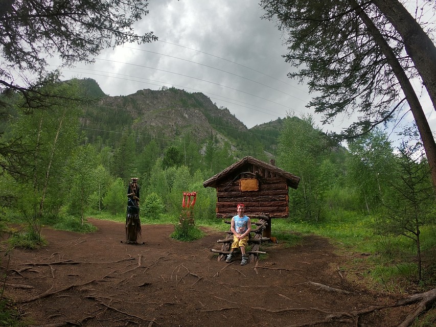 Избушка на курьих ножках. Фото: Михаил Пугачев