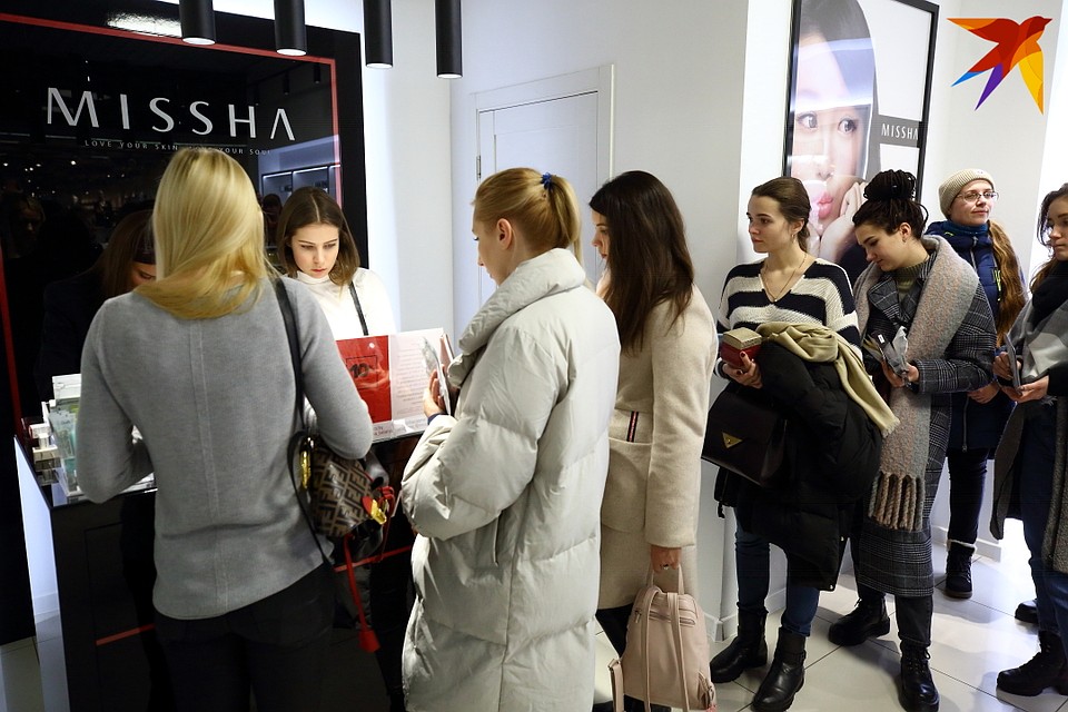 В магазинах ТРЦ Dana Mall ажиотажный спрос не только на одежду и обувь, но и на бытовую технику, электронику, хозяйственные товары и косметику. Фото: Святослав ЗОРКИЙ