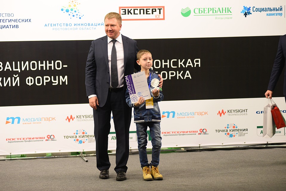 Школьник из Новочеркасска Дмитрий Набиулин занял первое место в номинации «Юный изобретатель». Фото: ДГТУ.