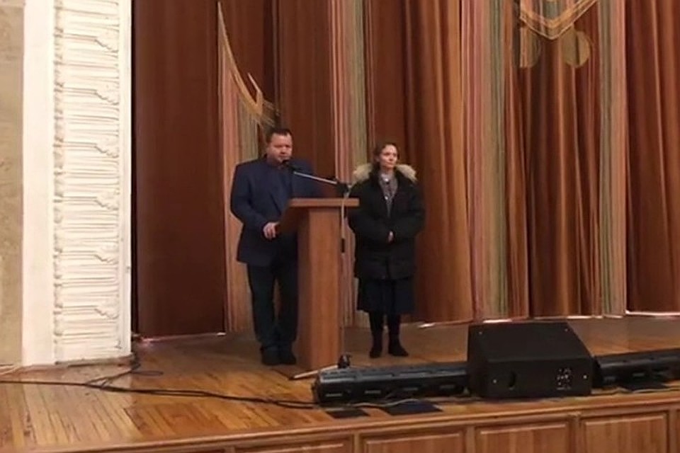 На стихийном митинге, связанном с роддомом в Кировском районе. ФОТО: кадр видео