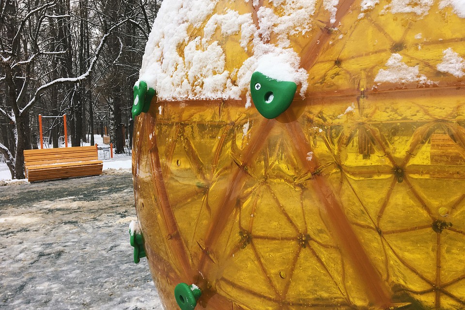 Пользоваться скалодромом могут подростки старше 14 лет и взрослые весом не более 90 кг. Фото: Анастасия НАЗАРОВА
