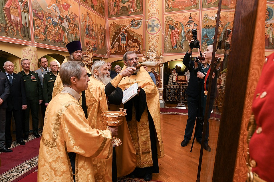 Икону освятил схиархимандрит Илий - личный духовник патриарха Московского и всея Руси Кирилла. Фото: МО РФ