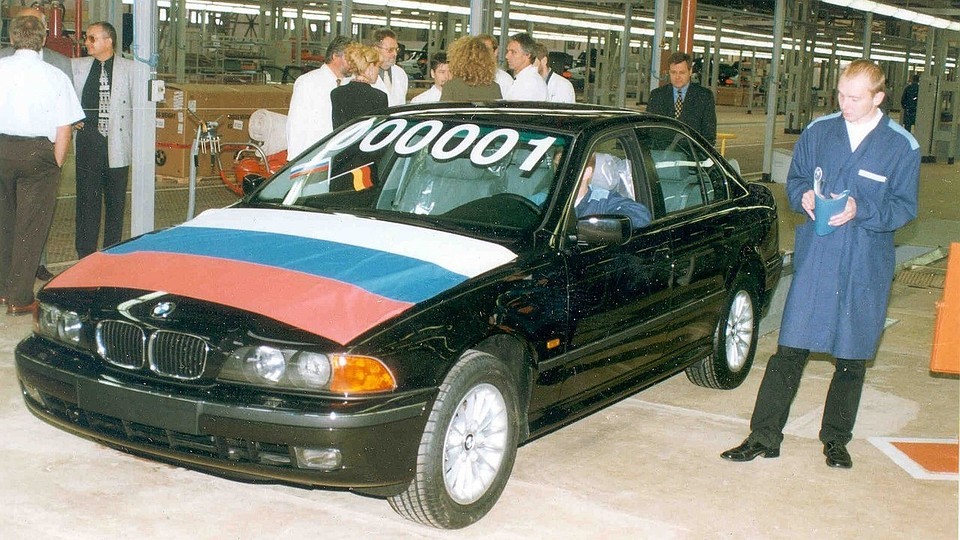 22 октября 1999 года с конвейера сошел первый официальный BMW, произведенный в Калининграде.