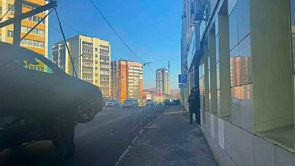 Стоять у МФЦ теперь могут только инвалиды. Фото: Полина Степаненко