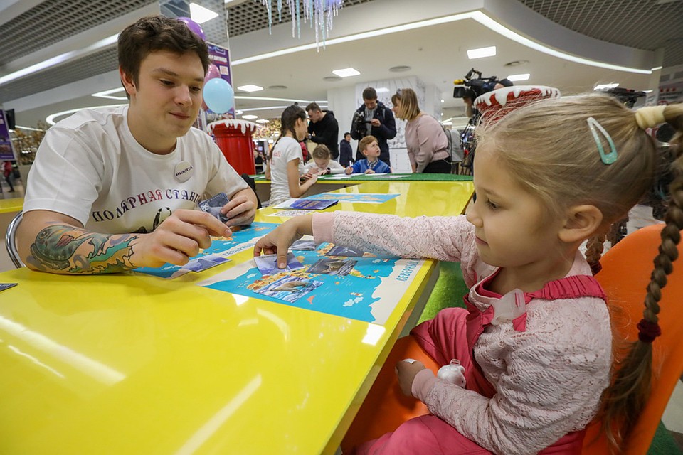 В Dana Mall работает «Полярная станция» – ежедневно аниматоры рассказывают ребятам о проблеме глобального потепления.