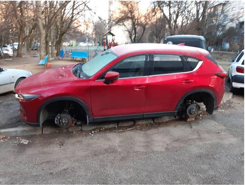 Ущерб хозяин этого авто оценил в 100 рублей