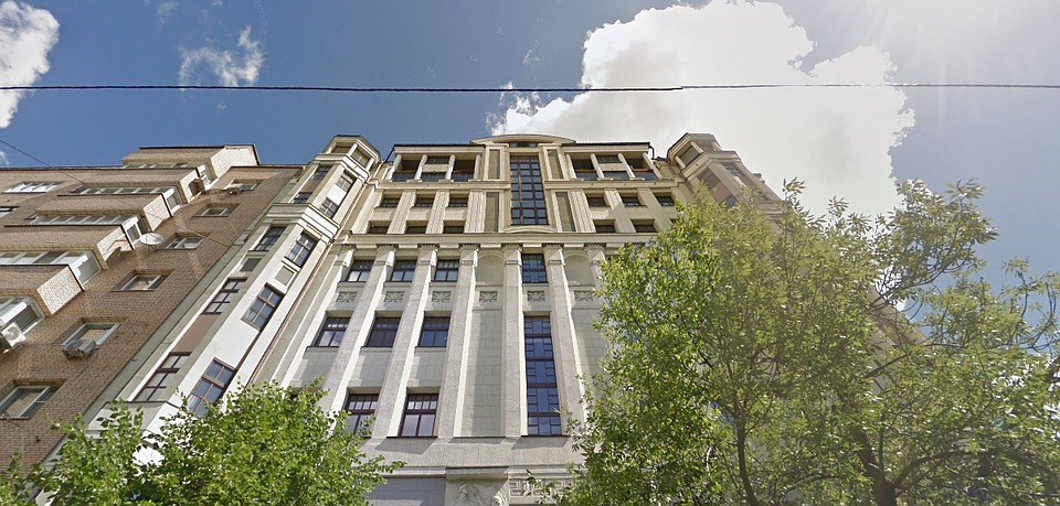 Тихий переулки московского центра, 3-я Тверская-Ямская улица, дом 48. Рядом Тверской ЗАГС и красивый Миусский сквер. Здесь был прописан Юрий Лужков. Фото: maps.google.com