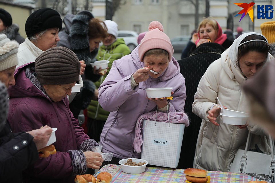 Некоторые люди просили добавки Фото: Дмитрий АХМАДУЛЛИН