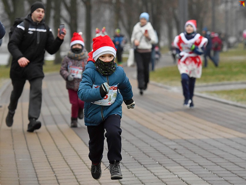 Детский забег на #SantaRunMinsk Фото: Виктор ДРАЧЕВ