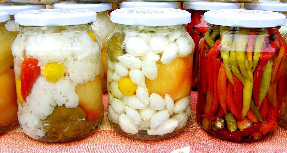 При покупке продуктов в качестве подарка необходимо учитывать срок годности и условия хранения. Фото Anna Armbrust с сайта Pixabay.com
