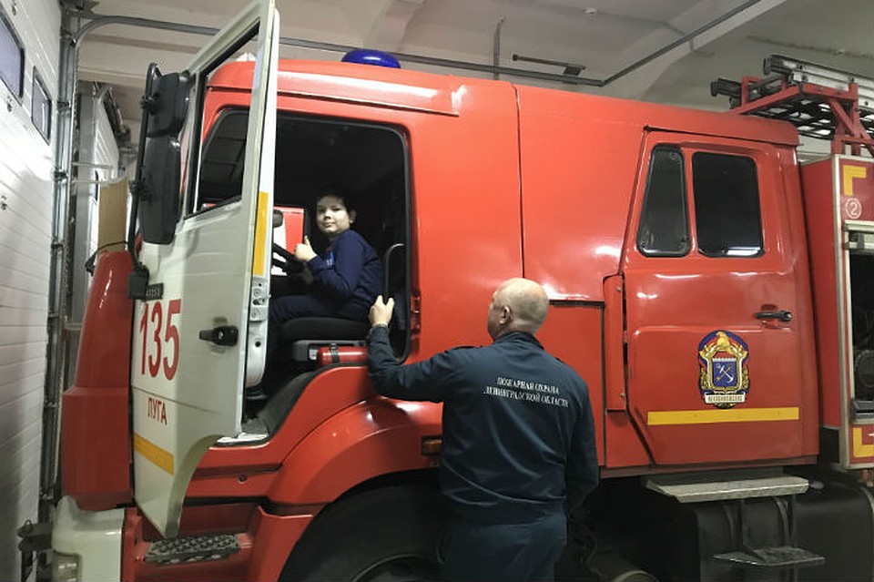 Никита посидел в кабине настоящей пожарной машины / Фото: МЧС Ленобласти