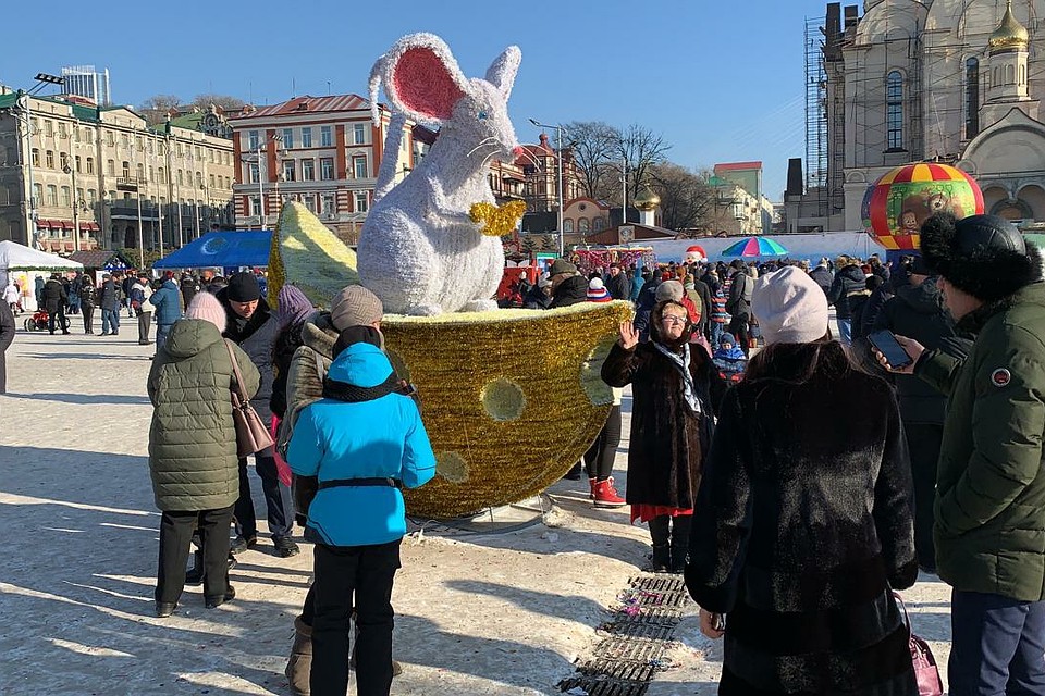 Новая инсталляция стала самой популярной на площади Фото: Алексей САМУСЬКОВ