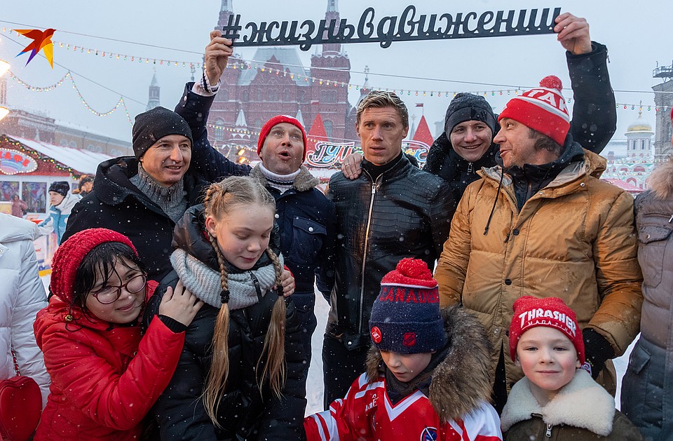 Евгений Миронов устроил благотворительную акцию «Волшебный каток» Фото: Михаил ФРОЛОВ