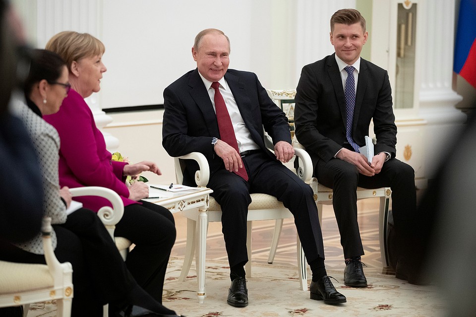 Путин и Меркель обсудили, как завершить газопровод и как избежать войны на Ближнем Востоке Фото: REUTERS