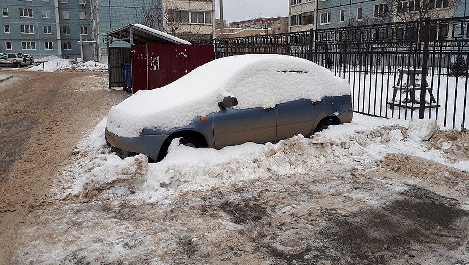 «Подснежники» мешают уборке снега Фото: Анастасия Захарова
